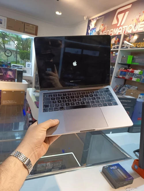 MacBook Pro 2019 i5 8GB 512SSD TouchBar Retina