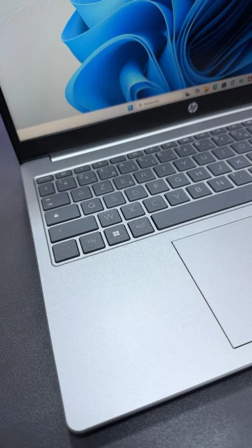 HP LAPTOP 15 RYZEN 7 7730U 2.40 GHz  RAM  16GB DDR5  1000GB SSD RADEON GRAPHICs ECRAN 15.6 P FHD