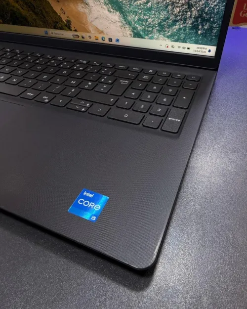 DELL VOSTRO 3520 INTEL i5-1135G7 2.4GHA up to 4.2GHZ 8GB DDR4 256GB SSD NVME INTEL IRIS XE GRAPHICS ECRAN 15.6- INCH FHD