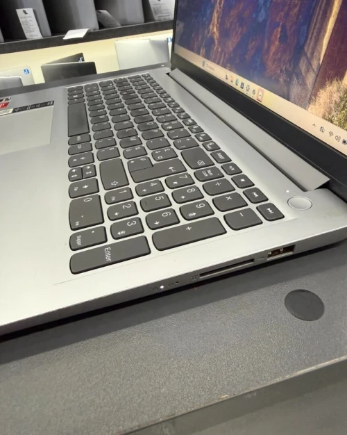 LENOVO IDEAPAD 15.7p RYZEN 5 7520U 2.80 Ghz 16Gb DDR5 512Gb Nvme AMD RADEON GRAPHICS 15.7 FHD