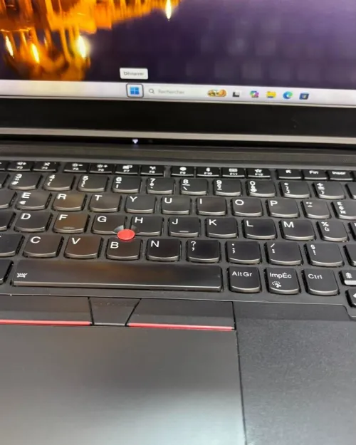 LENOVO THINKPAD P52 WORKSTATION INTEL XEON E-2176M 2.70GHz UP TO 4.40GHz 16GB DDR4 512GB SSD NVME INTEL UHD GRAPHICS NVIDIA QUADRO P2000 4GB VRAM ECRAN 15 INCH FULL HD