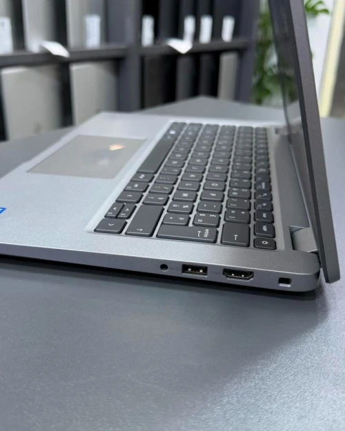 DELL LATITUDE 5440 i5 1345U  1.60GHZ 16Gb DDR4 256gb SSD INTEL IRIS XE GRAPHICS ECRAN 14p  FHD  