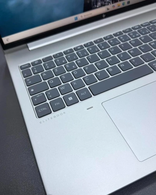 HP ELITEBOOK 665 G11 RYZEN 5 7535U RAM 16g ddr5 256gb ssd AMD RADEON GRAPHICS 16"FHD+