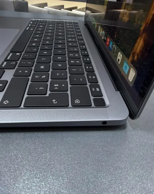 MACBOOK AIR M1 2020 JAMAIS UTILISÉ PUCE M1 8GB 256GB SSD ECRAN 13.3 retina 2.5k