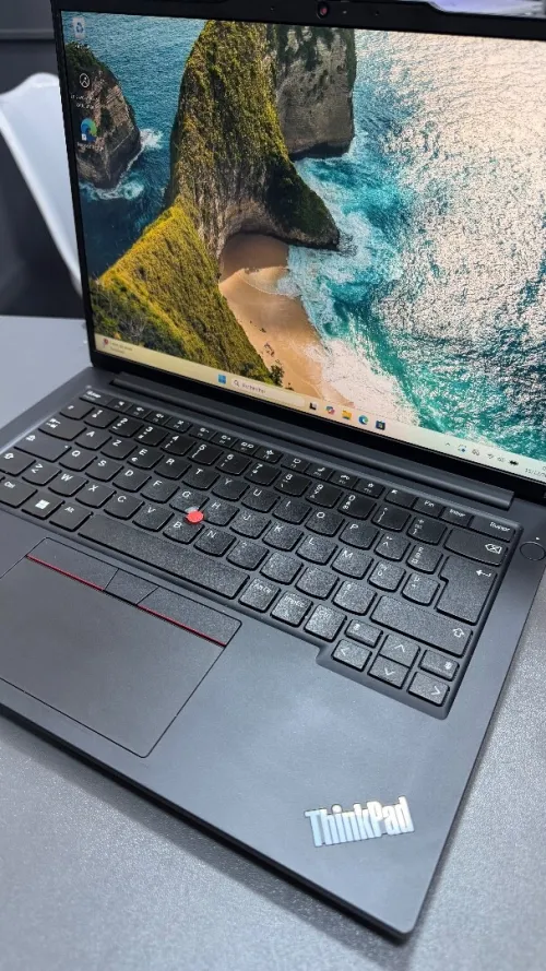 Lenovo Thinkpad E14 Gen 5 Ryzen 5 pro 7535U 16gb 512gb amd Radeon Tm graphics écran 14 FHD cycle 10