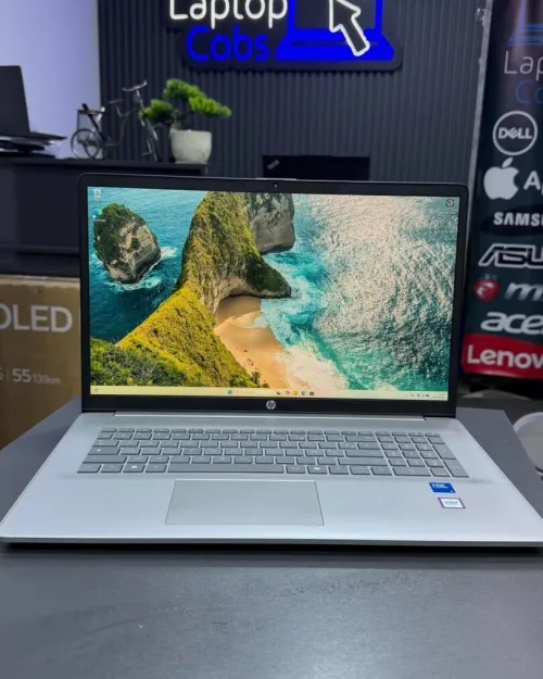 HP LAPTOP 17  INTEL CORE 5 120U 1.40 up to 4.2ghz RAM 16GB DDR4 512GB SSD nvme  INTEL R GRAPHICS  ECRAN 17P FHD