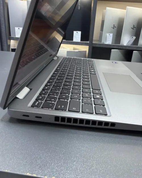 DELL LATITUDE 5550 ULTRA 5  135U 1.60Ghz 16Gb DDR5 256Gb SSD INTEL (R) Graphics ECRAN 15.6 FHD