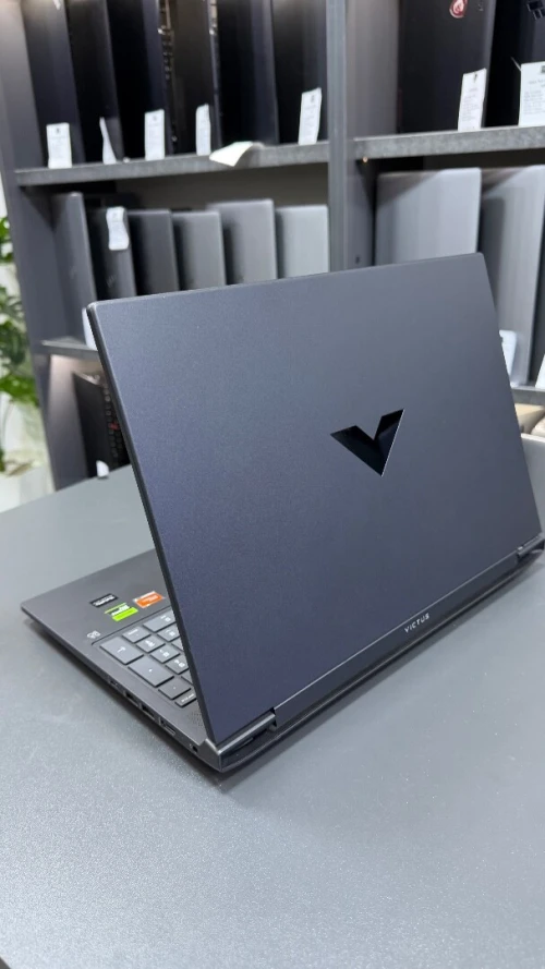 HP VICTUS 16 RYZEN 7 7840HS 3.80Ghz 16GB DDR5 512GB RADEON 780M RTX 4070 8Gb 16P FHD 144HZ