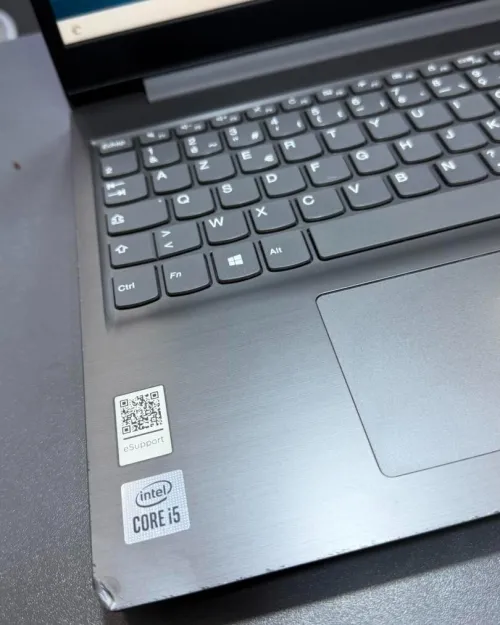 LENOVO V15 INTEL I5-10210U 8g ram 256ssd nvme 15.6FHD