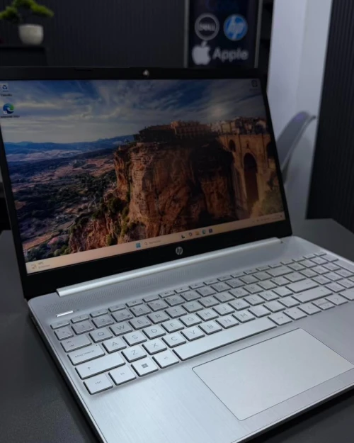 HP LAPTOP 15 S i5 1235U 12 EME 8GB 512GB INTEL IRIS XE GRAPHICS ECRAN 15.6 POUC