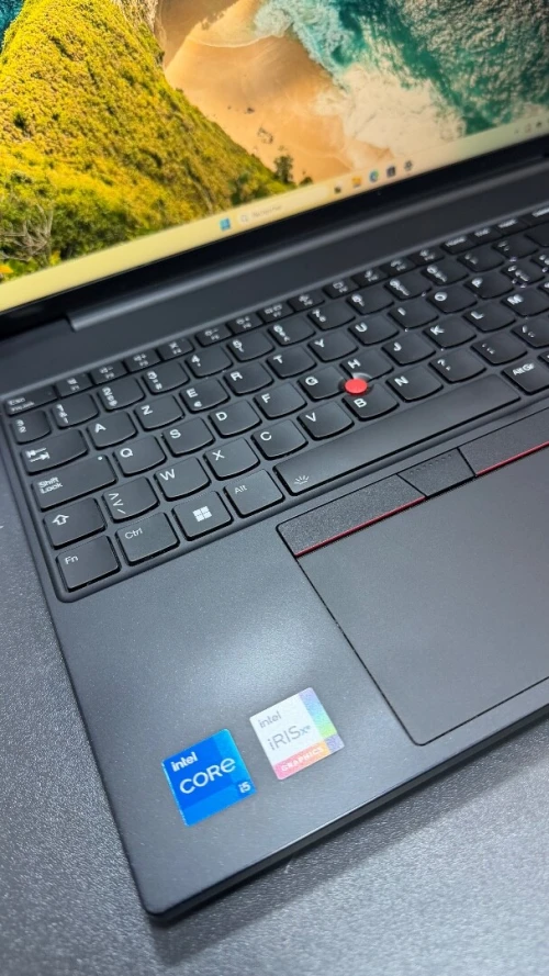 LENOVO THINKPAD E16 INTEL I5-1335U 1.3GHZ up to 4.2ghz RAM 16GB DDR4 DISK 512GB SSD nvme AMD RADEON GRAPHICS ECRAN 16P FHD+