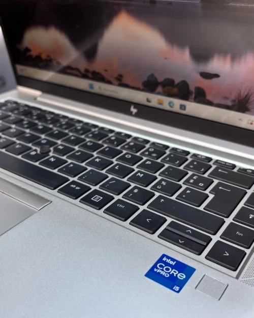 HP ELITEBOOK 840 G8 TACTILE INTEL i5 1145G7 2.61GHz UP TO 4,40GHz 16GB DDR4 256GB SSD NVME INTEL IRIS XE GRAPHICS 13 INCH FHD