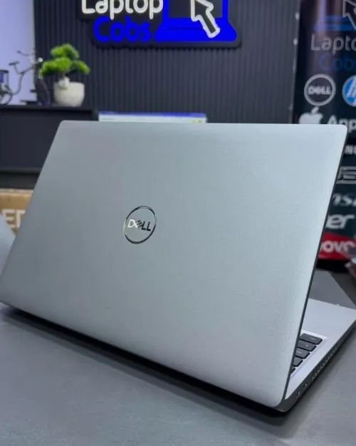 DELL LATITUDE 5520  INTEL i5-1145G7 RAM 16GB DDR4 DISK  256GB SSD nvme INTEL IRIS XE GRAPHICS  ECRAN 15.6-INCH FHD
