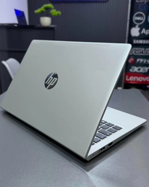 HP PROBOOK 445 G9  AMD RYZEN 5 5625U 2.40 GHz 8GB DDR4 256GB SSD AMD RADEON GRAPHICS  ECRAN 14P FHD