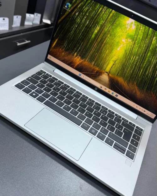 HP PROBOOK 445 G9  AMD RYZEN 5 5625U 2.40 GHz 8GB DDR4 256GB SSD AMD RADEON GRAPHICS  ECRAN 14P FHD