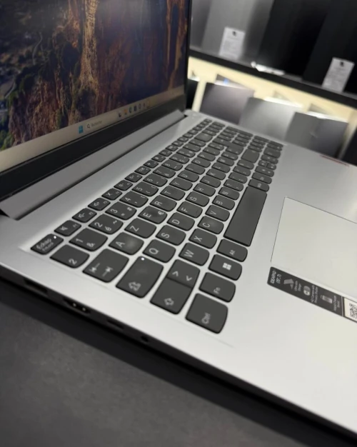 LENOVO IDEAPAD 15.7p RYZEN 5 7520U 2.80 Ghz 16Gb DDR5 512Gb Nvme AMD RADEON GRAPHICS 15.7 FHD