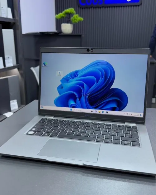 DELL LATITUDE 5330 TACTILE INTEL i5-1245U 12ème 16GB DDR4 256Gb SSD INTEL IRIS XE GRAPHICS 13p