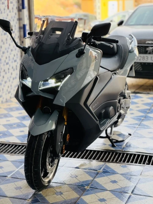 Yamaha T MAX TECH MAX 2025