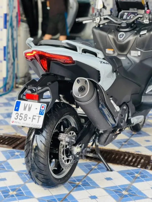 Yamaha T MAX TECH MAX 2025