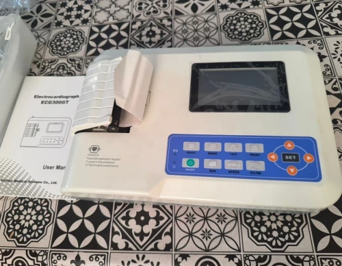 Electrocardiograph ecg 300 gt 