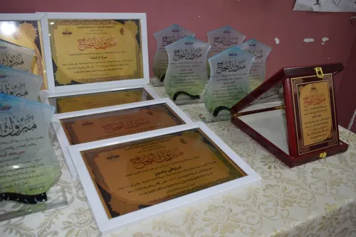 خيارات متنوعة للتكريمات لكل الفئات دروع كريستال وخشبية ودروع فوراكس