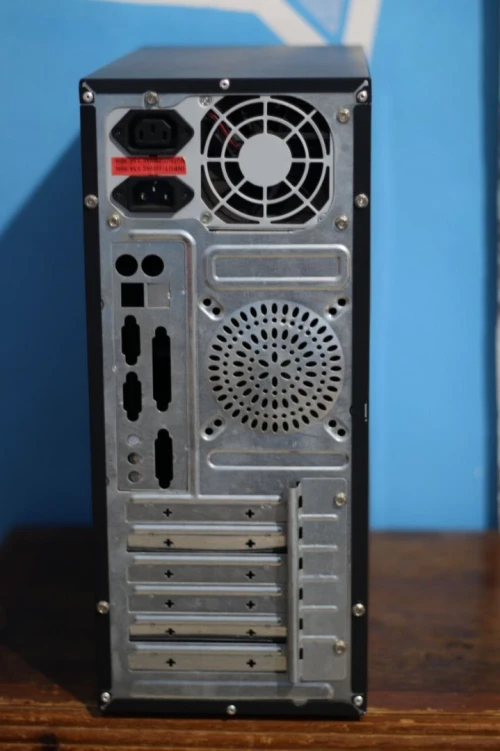 Boitier Diamond + Alimentation 220 W