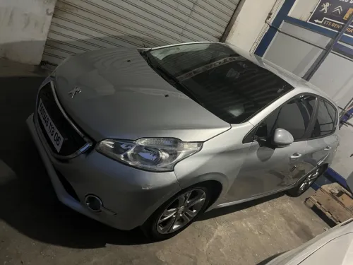 Peugeot 208 2013 Active 7
