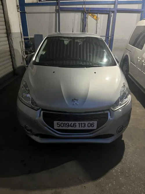 Peugeot 208 2013 Active 8