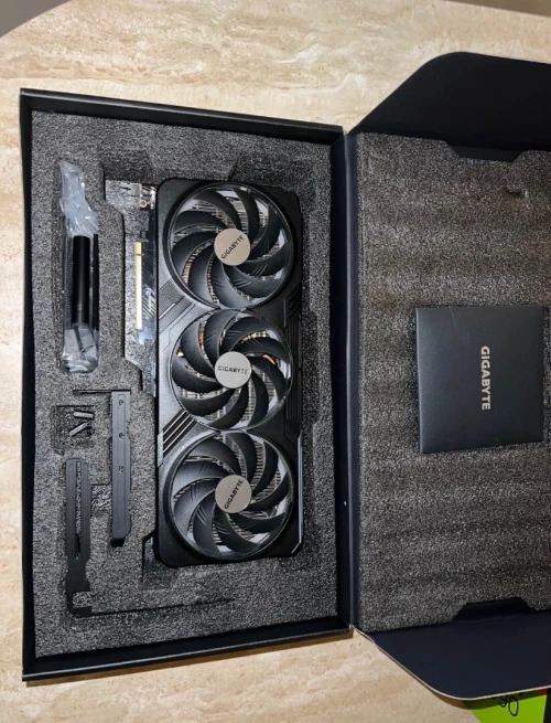 4090 Gigabyte 24 giga