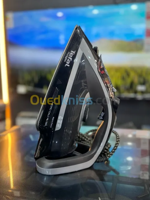 Fer à repasser vapeur intelligente puregliss 300W TEFAL 