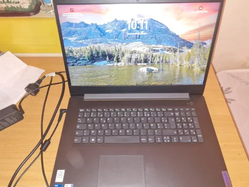 Lenovo v17 gen4
