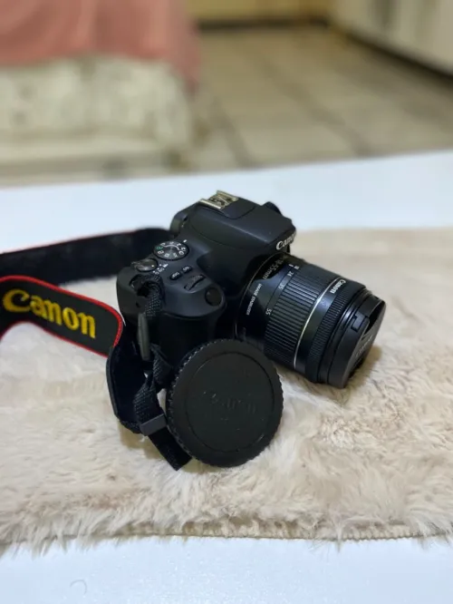 CANON 200D