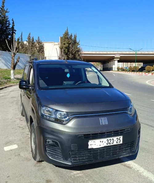 Fiat Doblo 2023 Italien 3 place