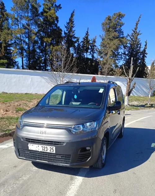 Fiat Doblo 2023 Italien 3 place