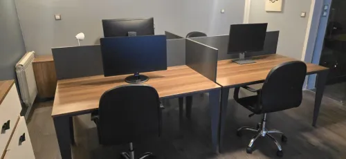 Bureau Workstation 4 postes avec 4 caissons, sans chaises