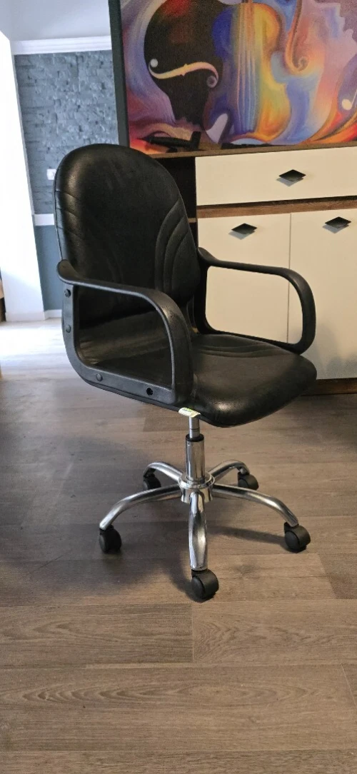 5 Chaises operateur en tres bon etat