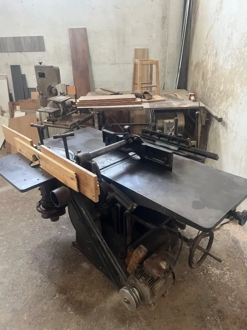 À vendre : 2 machines de menuiserie complètes 