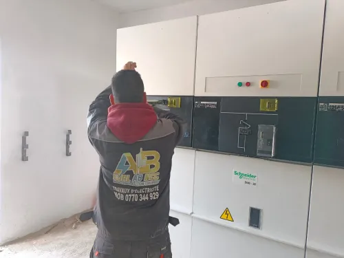 poste transformateur, groupe électrogènes et armoires électriques s