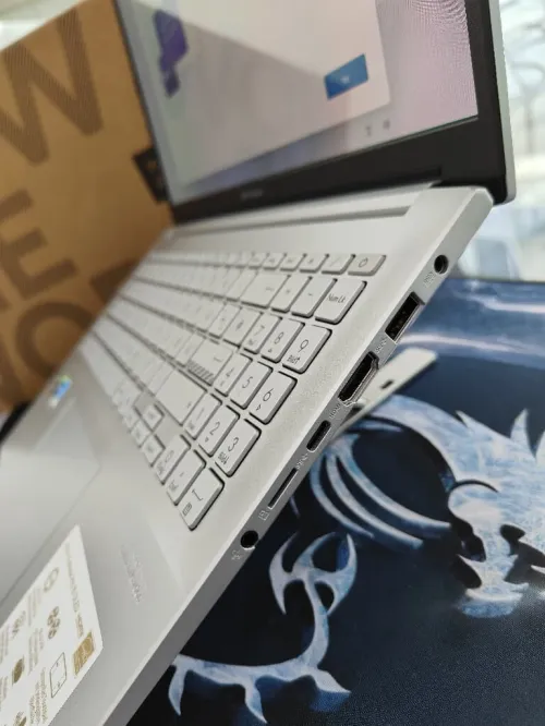ASUS VIVOBOOK D3500QC Ryzen 9 5900HX 16GB 512SSD 15.6" OLED Full HD RTX 3050 Neuf jamais utilisé