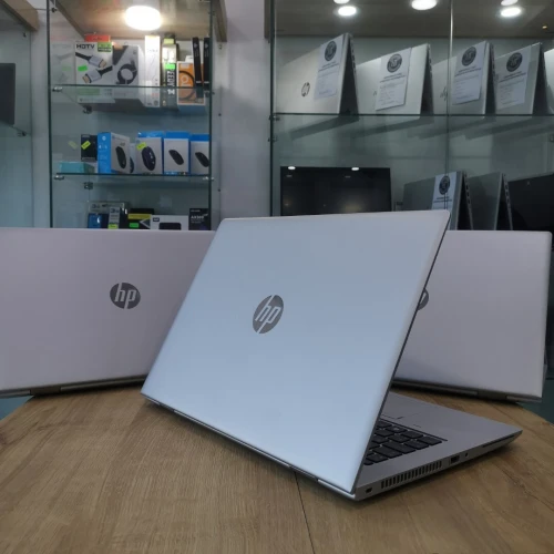 HP ProBook 640 G5 | i3-8145U | 8GB RAM | 256GB SSD | 14" FHD | Très Bon État