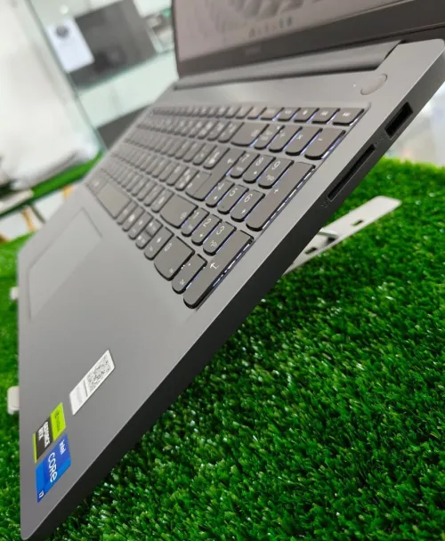 Lenovo LOQ 15IAX9E  i7 12th Gén / 16 Go / 512 Go SSD / RTX 4050 / 15.6" 144Hz