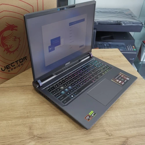 MSI Vector A16 | Ryzen 9 8940HX| RTX 5070 Ti | 32GB DDR5 | QHD+ 240Hz | NEUF | Monstre Gaming