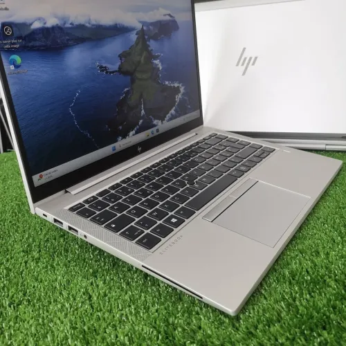 HP EliteBook 840 G8 | i7-1165G7 | 16GB RAM | 256GB SSD | 14" FHD | Très Bon État
