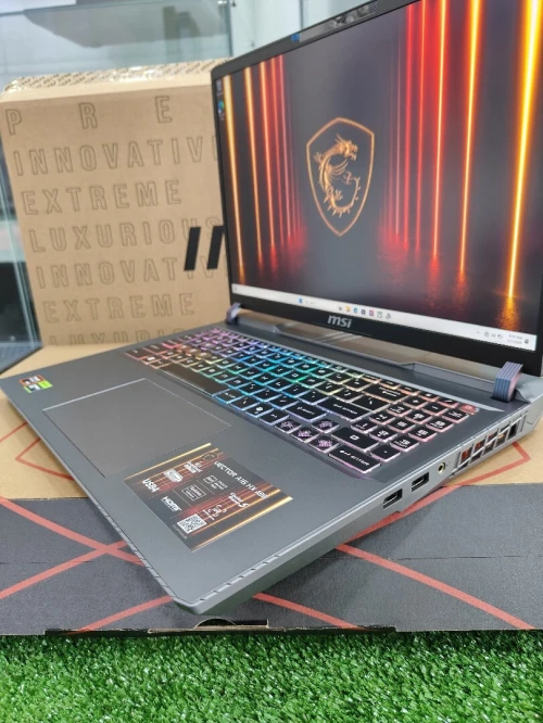 MSI Vector A16 AMD Ryzen 9 8940HX RAM 16GB 1TB écran 16 240Hz RTX 5070Ti 12GB jamais utilisé sous emballage