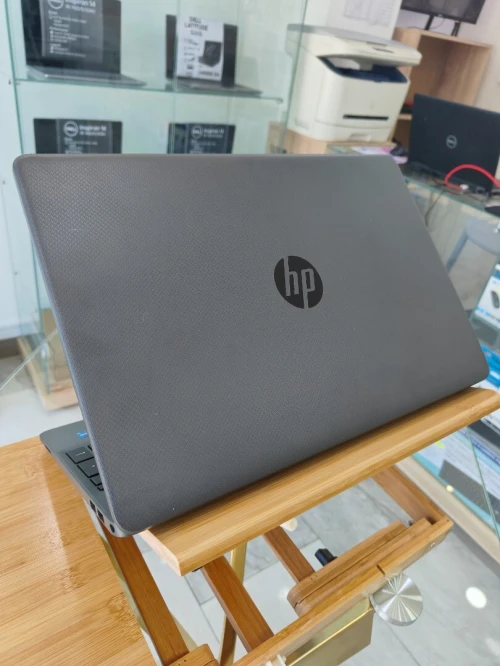 HP LAPTOP 250 G9 I5 1235U 16 GO RAM 512SSD 15.6 FHD JAMAIS UTILISÉ SOUS EMBALLAGE