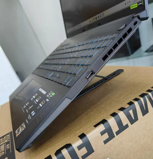 ASUS TUF Gaming A16 (2024)  RTX 4050 / Ryzen 7 / 16 Go RAM / 512 Go SSD / 16" 165Hz
