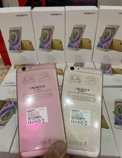 smartphone OPPO f1s 2020
