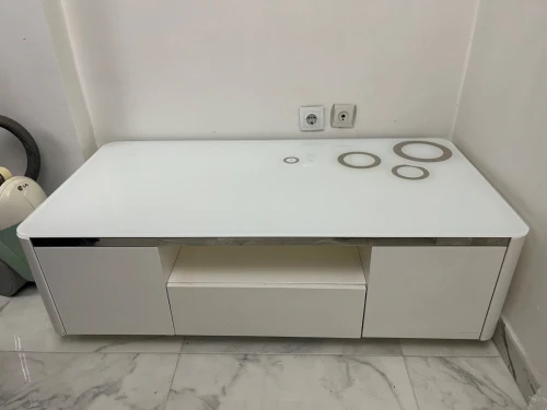 Table tv a 25000 et table basse a 20000