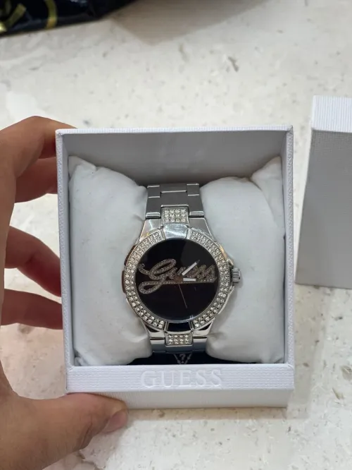 Montre GUESS original pour femme avec ça boîte