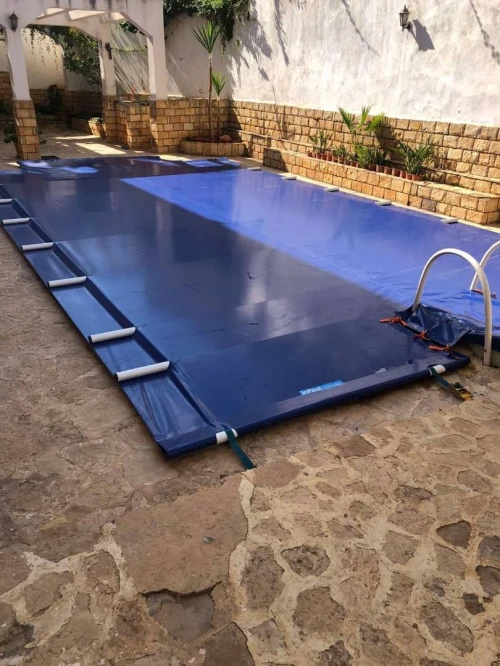 Bâche a barres couverture piscine 